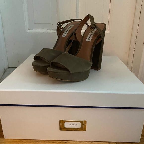 Steve Madden Chunky Green Heel - Picture 2 of 4